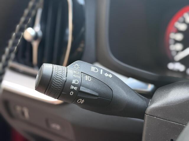 Volvo V60 2.0 T4 R-Design l Pano l Trekhaak l Stoelverwarming l