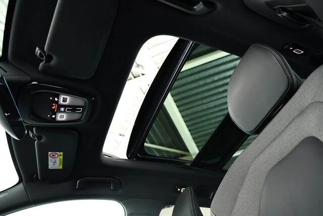 Volvo V60 2.0 T8 Plug-in hybrid AWD Ultimate Dark Panorama / Opendak / Harmankardon / HUD / Pilot assist
