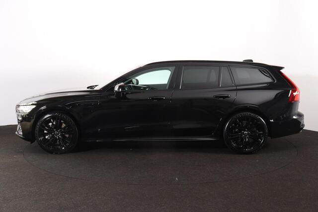 Volvo V60 T8 Performance AWD Plus Dark - Panoramisch schuif-/kanteldak - Intellisafe Assist/Surround - Lederen bekleding - Head-up Display - 360 graden camera - Verwarmbare voorstoelen - Verwarmbaar stuurwiel - Getint glas - 19' Glossy Black velgen - Polestar Optim