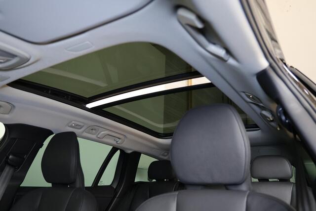 Volvo V60 T8 Performance AWD Plus Dark - Panoramisch schuif-/kanteldak - Intellisafe Assist/Surround - Lederen bekleding - Head-up Display - 360 graden camera - Verwarmbare voorstoelen - Verwarmbaar stuurwiel - Getint glas - 19' Glossy Black velgen - Polestar Optim