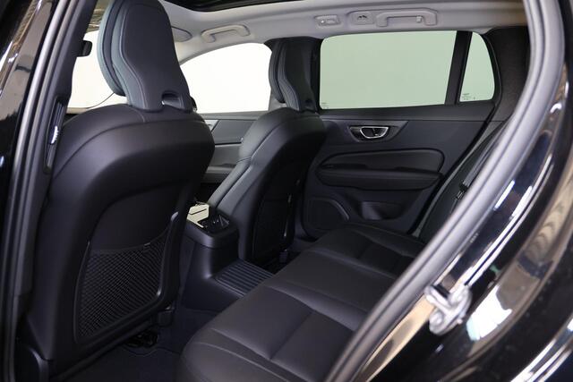 Volvo V60 T8 Performance AWD Plus Dark - Panoramisch schuif-/kanteldak - Intellisafe Assist/Surround - Lederen bekleding - Head-up Display - 360 graden camera - Verwarmbare voorstoelen - Verwarmbaar stuurwiel - Getint glas - 19' Glossy Black velgen - Polestar Optim