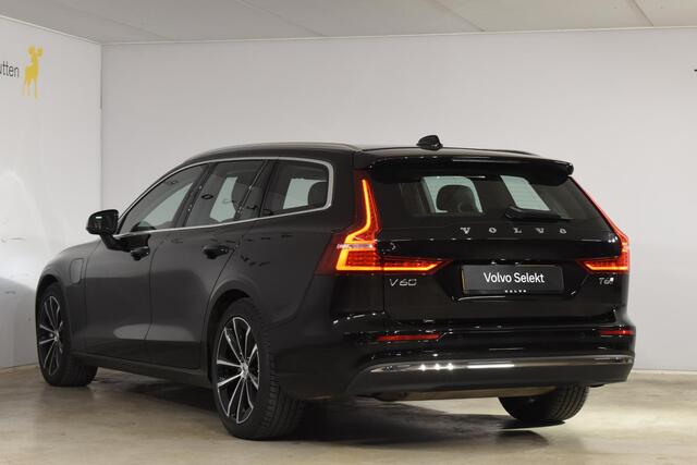 Volvo V60 T6 350PK Automaat Plug-in Hybrid Essential Bright / Navigatie / Adaptive cruise control / Leren bekleding / Achteruitrijcamera / Stuur & Stoelverwarming / Stoelverwarming achter / Trekhaak