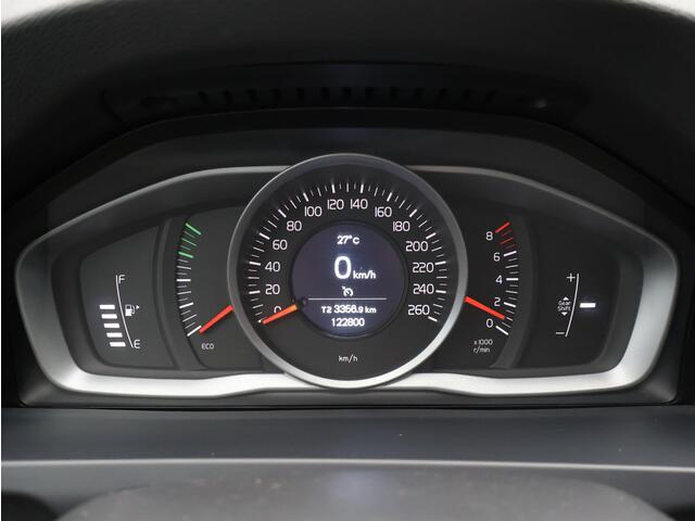 Volvo V60 2.0 T3 150PK Nordic / Parkeerverwarming / Trekhaak / All Season Banden / Parkeersensoren V+A / Verwarmbare voorstoelen + Achterbank /