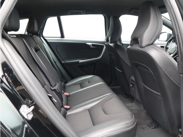 Volvo V60 2.0 T3 150PK Nordic / Parkeerverwarming / Trekhaak / All Season Banden / Parkeersensoren V+A / Verwarmbare voorstoelen + Achterbank /