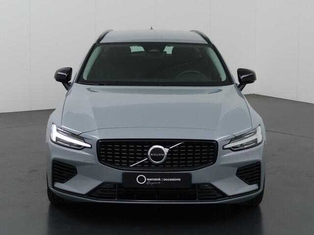 Volvo V60 2.0 T8 Plug-in hybrid AWD Plus Dark | Ele.verstelbare stoelen + Geheugen | Navigatie | Camera | Trekhaak | DAB | Adaptieve Cruise Control | Ele. kofferdeksel |