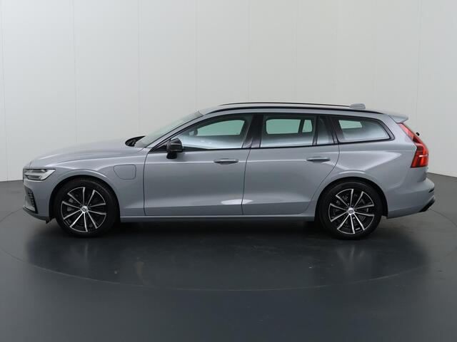 Volvo V60 2.0 T8 Plug-in hybrid AWD Plus Dark | Ele.verstelbare stoelen + Geheugen | Navigatie | Camera | Trekhaak | DAB | Adaptieve Cruise Control | Ele. kofferdeksel |