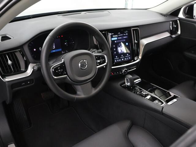 Volvo V60 2.0 T8 Plug-in hybrid AWD Plus Dark | Ele.verstelbare stoelen + Geheugen | Navigatie | Camera | Trekhaak | DAB | Adaptieve Cruise Control | Ele. kofferdeksel |
