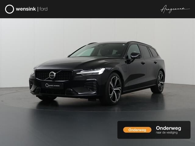 Volvo V60 Plus Dark | Panoramadak | Lederen Interieur | Stoelverwarming voor + achter | Apple CarPlay/Android Auto | HUD | Navigatie | 360 Camera | DAB | Adaptieve Cruise Control | Ele. kofferdeksel | Ele. verstelbare stoelen + Geheugen | Harman/Kardon Audio |