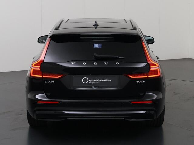 Volvo V60 Plus Dark | Panoramadak | Lederen Interieur | Stoelverwarming voor + achter | Apple CarPlay/Android Auto | HUD | Navigatie | 360 Camera | DAB | Adaptieve Cruise Control | Ele. kofferdeksel | Ele. verstelbare stoelen + Geheugen | Harman/Kardon Audio |