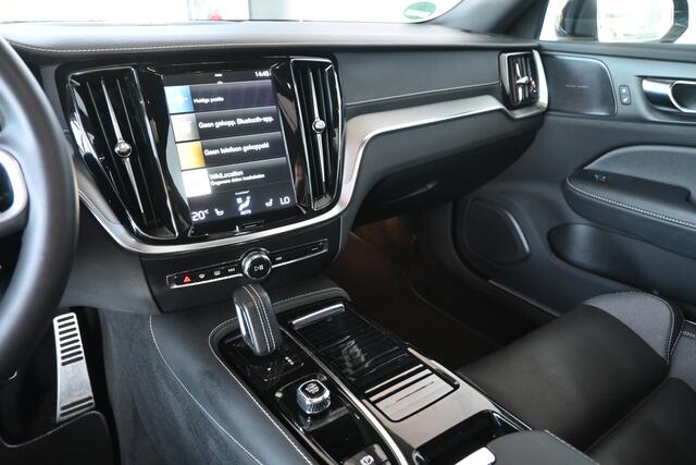 Volvo V60 2.0 T8 Plug-in hybrid AWD Plus Bright Panoramdak Stoelverwarming Carplay Led Adaptieve Cruise Clima Lane Assist Camera 100% Onderhouden! Inruil Mogelijk!