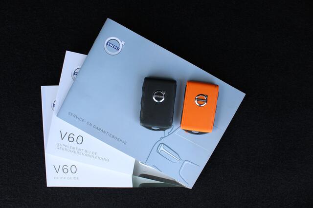 Volvo V60 B3 164PK Automaat Momentum Advantage | Adapt. Cruise | PDC + Camera | BLIS | AppleCarplay | Extra getint glas |