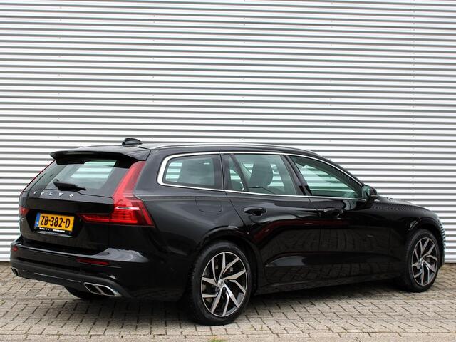 Volvo V60 2.0 T5 Momentum Automaat / Leder interieur / Trekhaak semi elektrisch / Achterbank verwarmd / Reservewiel / Intellisafe