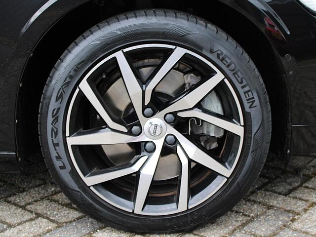 Volvo V60 2.0 T5 Momentum Automaat / Leder interieur / Trekhaak semi elektrisch / Achterbank verwarmd / Reservewiel / Intellisafe