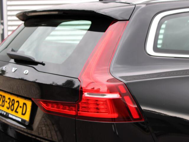 Volvo V60 2.0 T5 Momentum Automaat / Leder interieur / Trekhaak semi elektrisch / Achterbank verwarmd / Reservewiel / Intellisafe