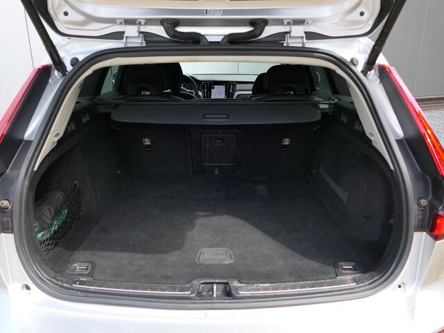 Volvo V60 T4 Momentum Pro 12 MND garantie Polestar optimalisatie / Trekhaak / 19'' / Navi