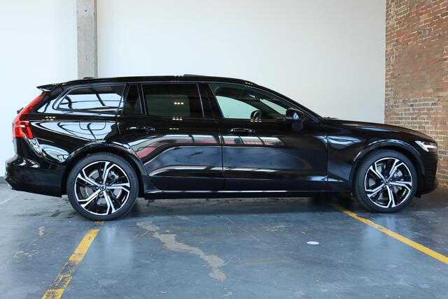 Volvo V60 T6 Plug-in hybrid AWD Plus Dark | Head-up Display | 360° Parkeercamera | Panoramadak | Stoelverwarming | 19'' Lichtmetalen velgen | Parkeersensoren voor + achter | Google Infotainment | Stuurwielverwarming |