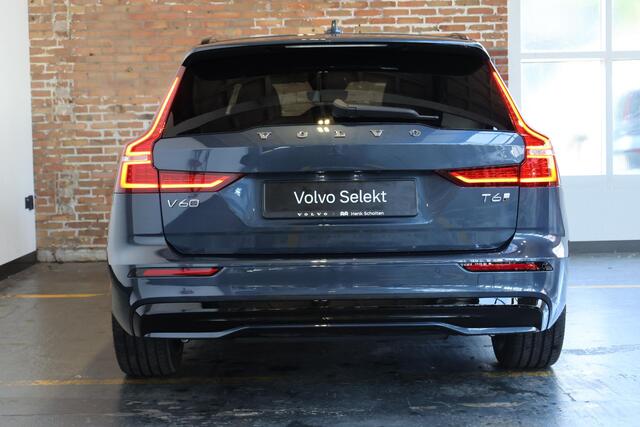 Volvo V60 T6 Plug-in hybrid AWD Plus Bright | Stoelverwarming | Stuurwielverwarming | Parkeercamera | Parkeersensoren voor + achter | 19" Lichtmetalen velgen | Privacy Glass | Google Infotaiment | Harman Kardon Premium Audio |