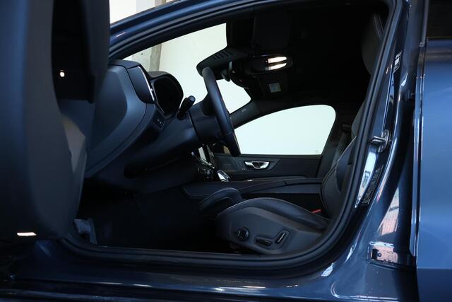 Volvo V60 T6 Plug-in hybrid AWD Plus Bright | Stoelverwarming | Stuurwielverwarming | Parkeercamera | Parkeersensoren voor + achter | 19" Lichtmetalen velgen | Privacy Glass | Google Infotaiment | Harman Kardon Premium Audio |