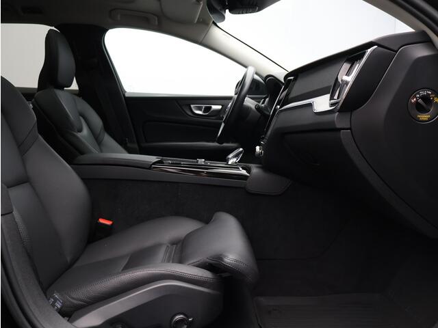 Volvo V60 2.0 T8 Recharge AWD Inscription / Trekhaak / Pan. dak / Privacy glass / Elektr. bed. stoelen / Stoel+stuurwielverwarming