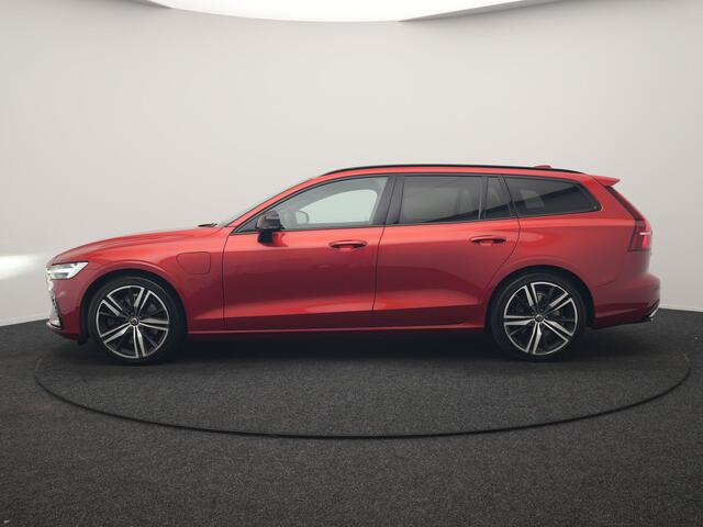 Volvo V60 T6 Recharge AWD R-Design PHEV 340pk Dealer O.H | Trehaak Af Fabriek | Camera | Lederen Sportstoelen Memory & Verwarmd | Cruise Control | Pilot Assist | Apple Carplay | Keyless | Stuurverwarming | Virtual | Navigatie | DAB | 19"L.M | Plug In Hybrid |