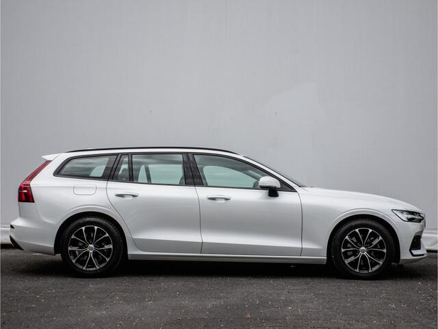 Volvo V60 2.0 B3 Momentum Advantage Trekhaak/ Lederen int./ Stuur+stoelverwarming/ Camera/ DAB+/ Carplay