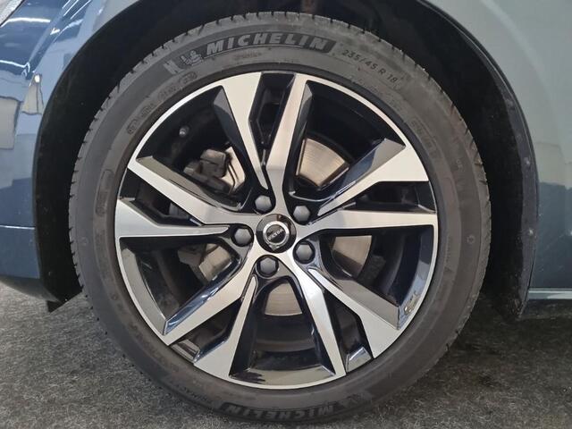 Volvo V60 2.0 B3 Essential | Trekhaak | Leder | Adaptive Cruise | Stoelverwarming V+A | Stuurverwarming | 18"velgen | Extra getint glas | Google infortainment |
