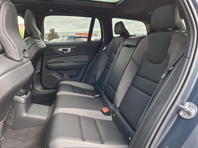 Volvo V60 2.0 T8 Plug-in hybrid AWD Ultra Dark | SOH:100% | Trekhaak | Schuif/kantel Panoramadak | Harman/Kardon | HUD | Power Seats | Memory | Extra getint glas | 360° Camera | Stoel/stuur verwarming |