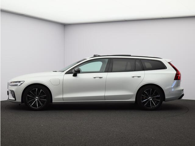 Volvo V60 2.0 T8 Plug-in hybrid AWD Plus Dark / Trekhaak / Pan. dak / Head up displ. / Privacy glass / Harman Kardon / Stoel+stuur+achterbankverwarming