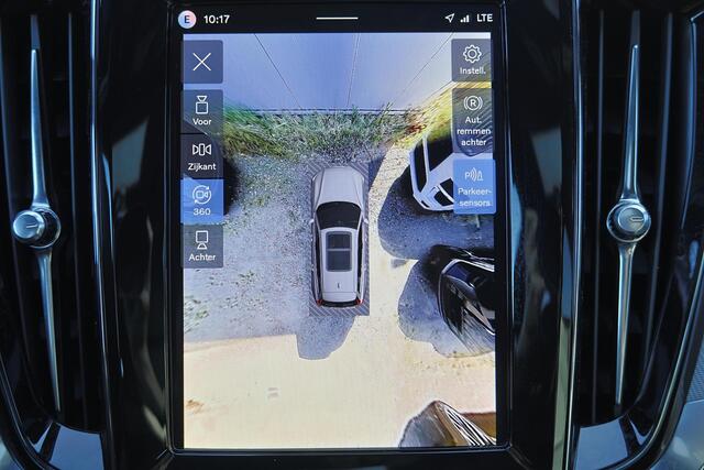 Volvo V60 T8 Recharge AWD Plus Dark - Panorama/schuifdak - IntelliSafe Assist & Surround - 360º Camera - Harman/Kardon audio - Verwarmde voorstoelen, stuur & achterbank - Parkeersensoren voor & achter - Elektr. bedienb. voorstoelen met geheugen - Head up display - Extra getint glas - Inklapbare trekhaak - 18' LMV