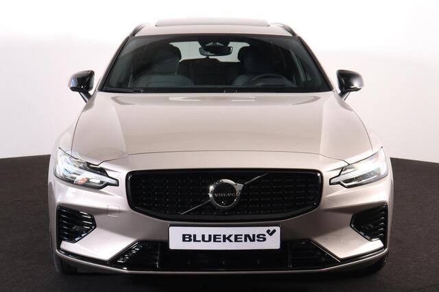Volvo V60 T8 Recharge AWD Plus Dark - Panorama/schuifdak - IntelliSafe Assist & Surround - 360º Camera - Harman/Kardon audio - Verwarmde voorstoelen, stuur & achterbank - Parkeersensoren voor & achter - Elektr. bedienb. voorstoelen met geheugen - Head up display - Extra getint glas - Inklapbare trekhaak - 18' LMV