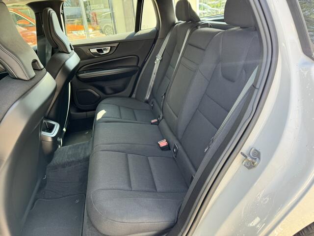 Volvo V60 2.0 B3 Momentum Business*Navi*ACC*EXPORT/EX.BPM*