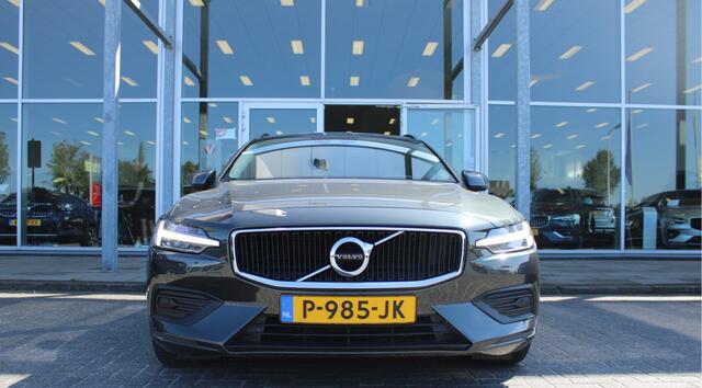 Volvo V60 B3 164PK Automaat Momentum Advantage | Trekhaak | Camera + PDC | Pilot Assist | Getint glas | Verw. Stoel- & stuurwiel |