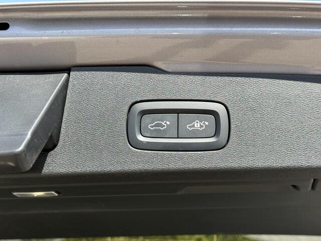 Volvo V60 T8 Plug-in hybrid AWD Plus Dark | Blis | Trekhaak | Pano dak | Keyless | Elektrische stoelen | Head up display | 360 camera | Stuur en stoel verwarming | Harman / kardon audio | Cruise control |