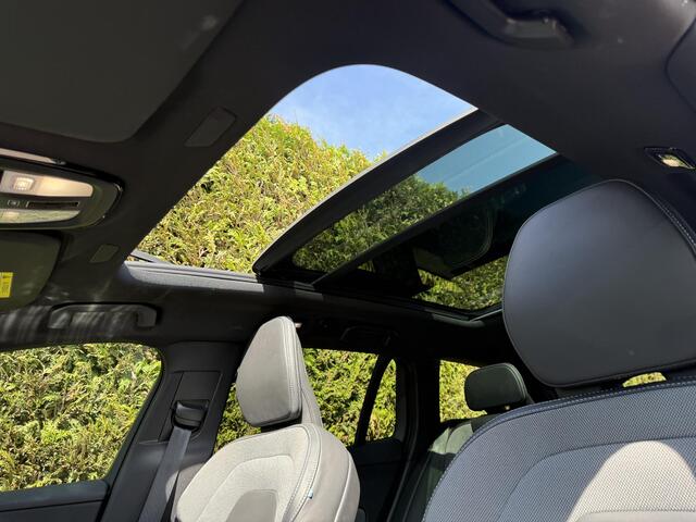 Volvo V60 T8 Plug-in hybrid AWD Plus Dark | Blis | Keyless | Trekhaak | 360 camera | Elektrische stoelen | Head up display | Pano dak | Harman & kardon audio | Stuur en stoel verwarming | Cruise control |