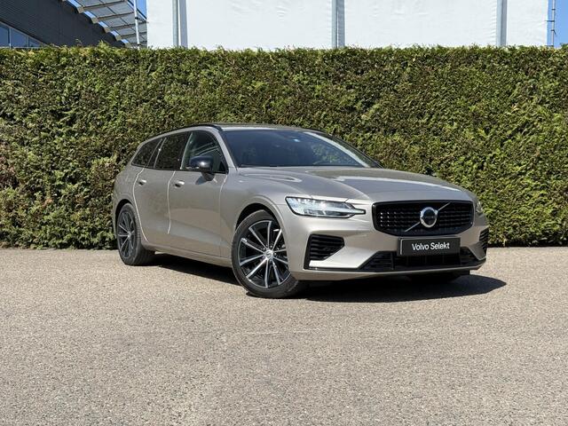 Volvo V60 T8 Plug-in hybrid AWD Plus Dark | Blis | Keyless | Trekhaak | 360 camera | Elektrische stoelen | Head up display | Pano dak | Harman & kardon audio | Stuur en stoel verwarming | Cruise control |