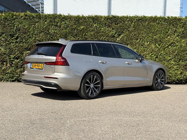 Volvo V60 T8 Plug-in hybrid AWD Plus Dark | Blis | Keyless | Trekhaak | 360 camera | Elektrische stoelen | Head up display | Pano dak | Harman & kardon audio | Stuur en stoel verwarming | Cruise control |