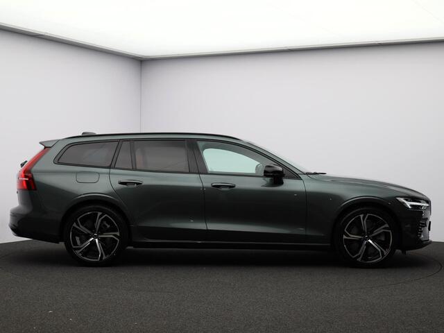 Volvo V60 2.0 T6 Plug-in hybrid AWD Ultra Dark / Head-Up Display / Bowers & Wilkins Audio / Stoelmassage / 360 camera / Pano. dak / Stoelventilatie / Elektr. stoelverstelling / Stoel-, stuur- & achterbankverwarming / BLIS