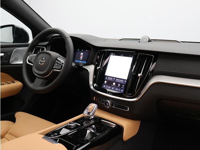 Volvo V60 2.0 T6 Plug-in hybrid AWD Ultra Dark / Head-Up Display / Bowers & Wilkins Audio / Stoelmassage / 360 camera / Pano. dak / Stoelventilatie / Elektr. stoelverstelling / Stoel-, stuur- & achterbankverwarming / BLIS