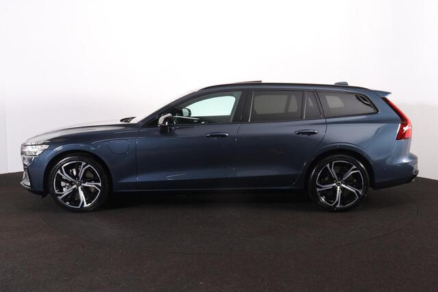 Volvo V60 T6 Recharge AWD Plus Dark - Panorama/schuifdak - IntelliSafe Assist & Surround - 360º Camera - Harman/Kardon audio - Verwarmde voorstoelen, stuur & achterbank - Parkeersensoren voor & achter - Elektr. bedienb. voorstoelen met geheugen - Head up display - Extra getint glas - 19' LMV