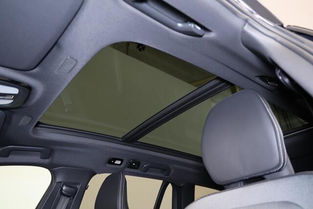 Volvo V60 T6 Recharge AWD Plus Dark - Panorama/schuifdak - IntelliSafe Assist & Surround - 360º Camera - Harman/Kardon audio - Verwarmde voorstoelen, stuur & achterbank - Parkeersensoren voor & achter - Elektr. bedienb. voorstoelen met geheugen - Head up display - Extra getint glas - 19' LMV