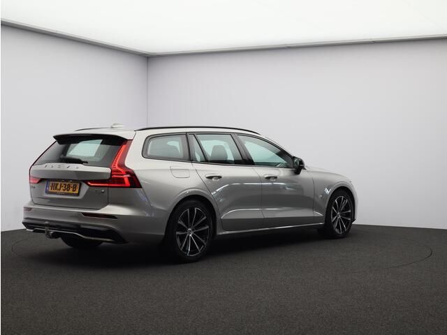 Volvo V60 T6 AWD Plug-in hybrid AWD Plus Dark Stoel verwarming / Trekhaak / Cruise control / Memory seats / Voorruit verwarming / All Season banden / 20" /