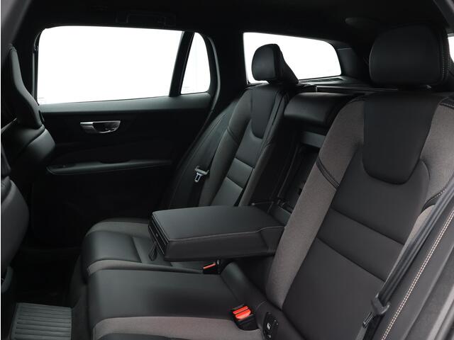 Volvo V60 T6 AWD Plug-in hybrid AWD Plus Dark Stoel verwarming / Trekhaak / Cruise control / Memory seats / Voorruit verwarming / All Season banden / 20" /