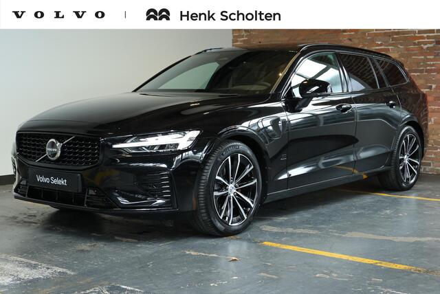 Volvo V60 T8 Plug-in hybrid AWD Ultra Dark | Panoramadak | Semi Electrische Wegklapbare Trekhaak | Premium audio by Harman Kardon | 360° Parkeercamera | Verwarmbare voorstoelen en stuurwiel | Parkeersensoren voor + achter |