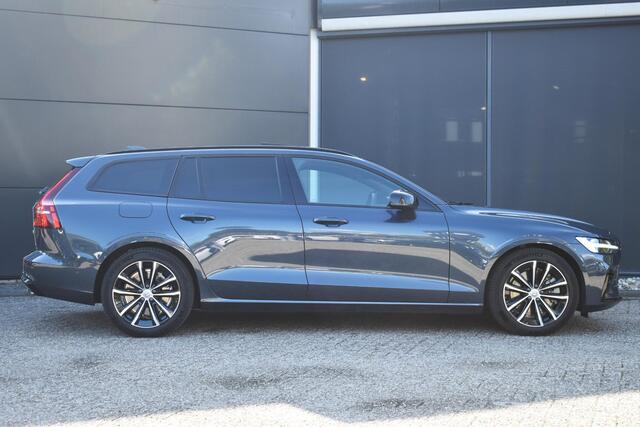 Volvo V60 T8 Plug-in hybrid AWD Plus Dark | Panoramadak | Trekhaak | Verwarmbare voorstoelen, achterbank en stuurwiel | Head-up display | 360 graden camera | Premium audio by Harman Kardon |
