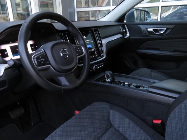 Volvo V60 2.0 B3 CORE / Trekhaak 1800kg / Camera / Stoelenstuurverw. / BOVAG garantie