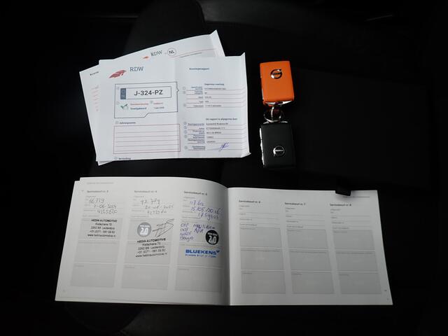 Volvo V60 2.0 B3 Momentun ACC / CARPLAY / CAMERA / STOEL + STUUR VERWARMING / KEYLESS