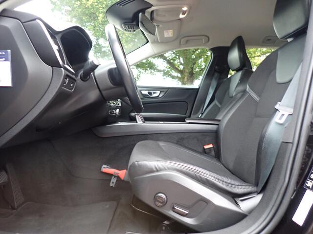 Volvo V60 2.0 B3 Momentun ACC / CARPLAY / CAMERA / STOEL + STUUR VERWARMING / KEYLESS