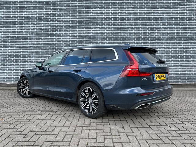Volvo V60 T6 Plug-in hybrid AWD Ultimate Bright | Long Range | Harman Kardon Audio | Trekhaak | Zitverlenging | Head-Up Display | Panoramadak | Keyless | Camera | Memory | Elek. Stoelen | Adaptieve Cruise Control | Dodehoekdetectie | Stoel-/Stuurverwarming | Lederen Bekleding | Park Assist | Elek. Achterklep | 18 inch Lichtmetalen Velgen