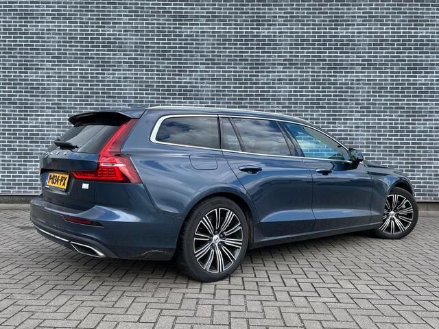 Volvo V60 T6 Plug-in hybrid AWD Ultimate Bright | Long Range | Harman Kardon Audio | Trekhaak | Zitverlenging | Head-Up Display | Panoramadak | Keyless | Camera | Memory | Elek. Stoelen | Adaptieve Cruise Control | Dodehoekdetectie | Stoel-/Stuurverwarming | Lederen Bekleding | Park Assist | Elek. Achterklep | 18 inch Lichtmetalen Velgen