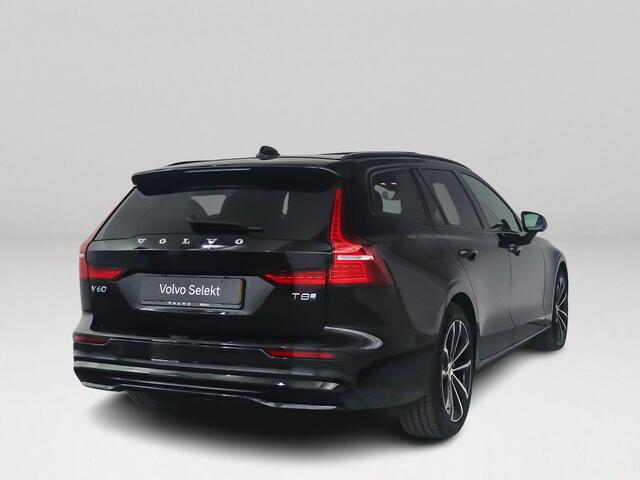 Volvo V60 T8 Plug-in hybrid AWD Plus Dark | SOH 100% | Panoramadak | 360° camera | Head-up display | Harman Kardon | Stoel- en stuurverwarming | Trekhaak